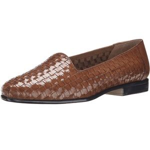 Womens Trotters flats, new size 13M